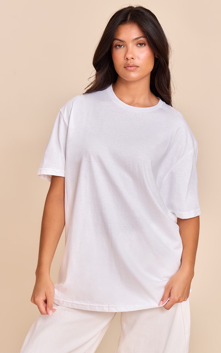 White Health Club Graphic Oversized T-shirt 2 White Health Club Graphic Oversized T-shirt